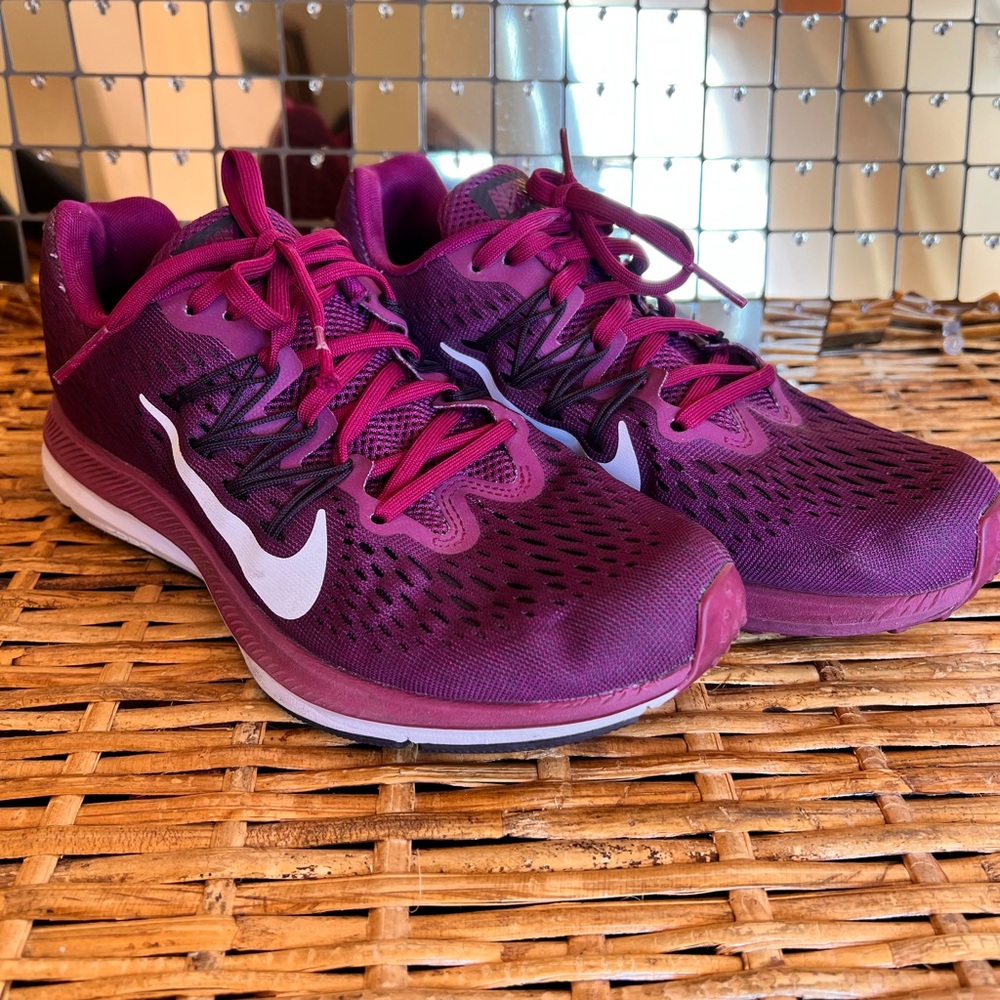 Nike purple sneaker